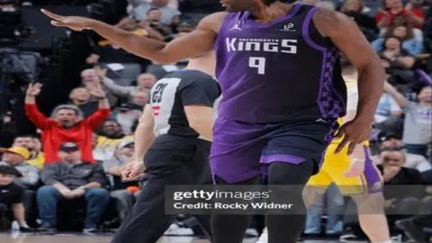 雷迪克：当前联盟球员三分投射水平均衡，缺乏极端同质化现象