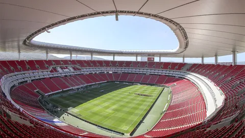 罗尔费斯获卡皮耶赞誉，拼搏抗压显楷模风范